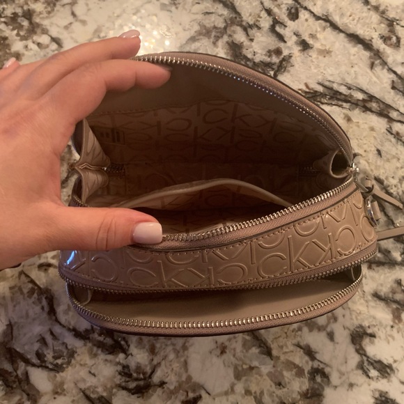 Calvin Klein Camera Crossbody, EUC - Picture 8 of 14